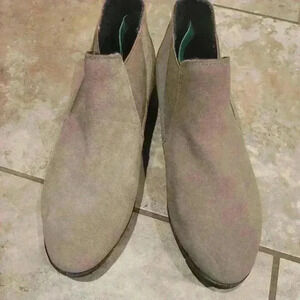 New no tags tan suede slide on Cougar booties sz 8 women,  $18